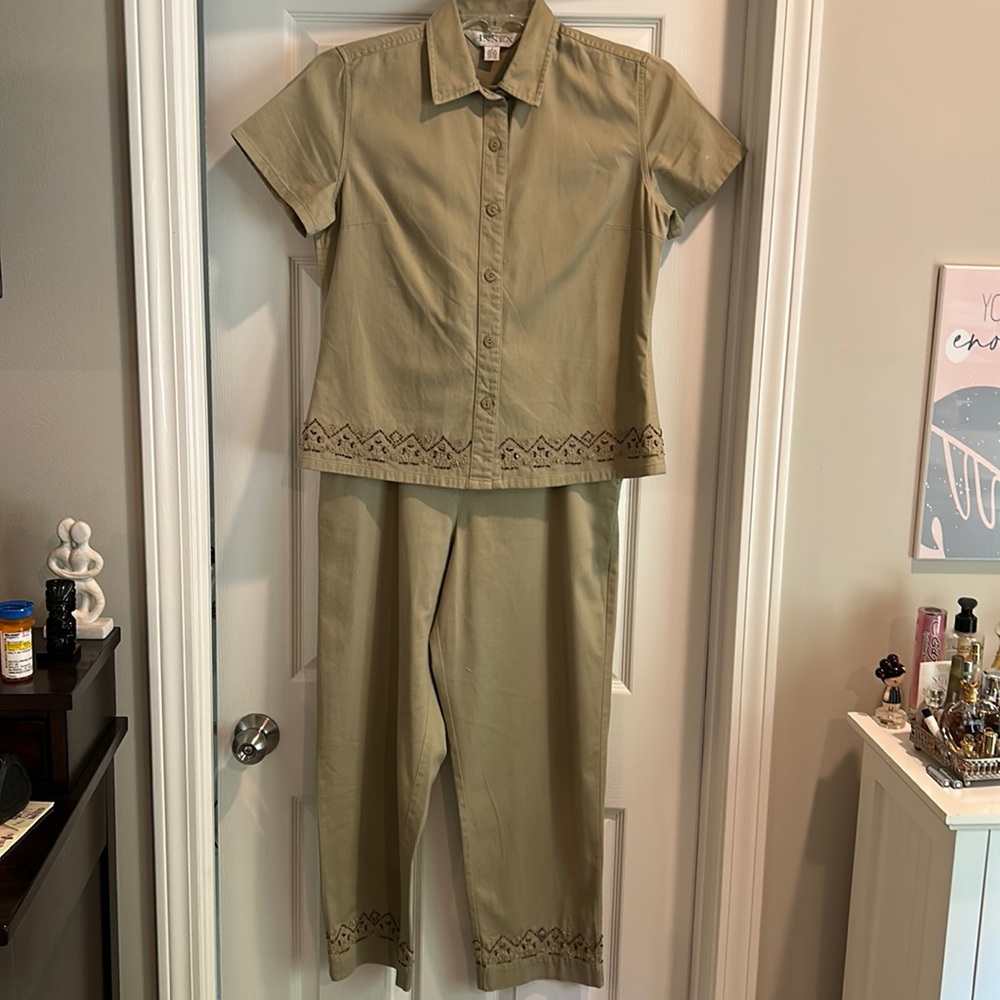 Casual Corner Annex size 6/8 2-piece khaki outfit